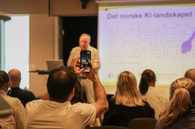 Folk frå heile landet søkte seg til gratis KI-kurs på biblioteket