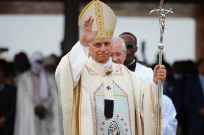 Pave Leo toner ned ordkrigen med Trump