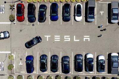 Danmark godkjenner Tesla-selvkjøring
