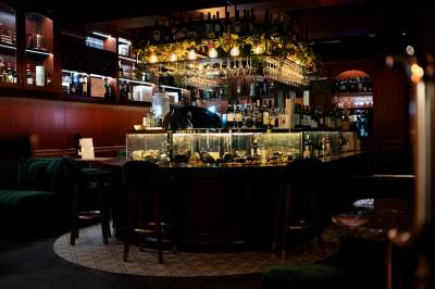 – Er dette Bergens nye sted både å leske strupen og spise småretter hos?