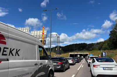 Kø og forsinkelser på E18 i Larvik