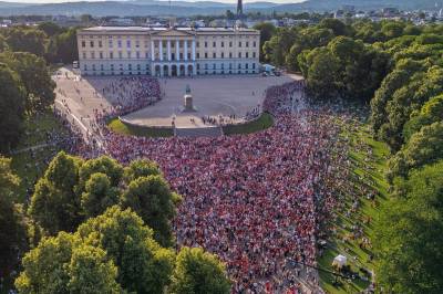 Se direkte: Massivt folkehav