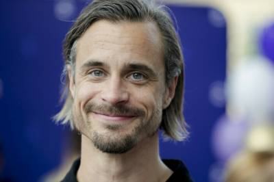 Avslører navnet på kjæresten