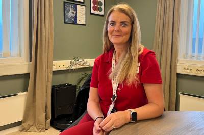 Siri åpner dørene på julaften: – Jeg kunne ikke bare sitte og se på