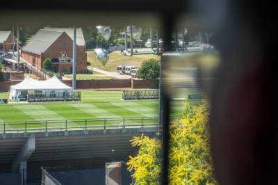 Ga advarsel: – Hold dere unna vinduene. Ikke ta bilder