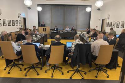 Slik enda avstemminga: 10 sa «ja» – 9 sa «nei»