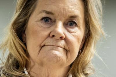 - Blir oppgitt og forbanna