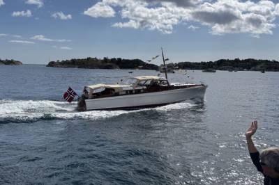 Motorbåtdefilering i Risør