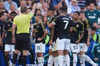 Elleville scener i Premier League – fire baklengs og rødt kort for Aston Villa før pause