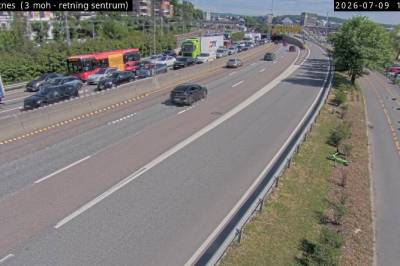 Trafikkulykke på E18 i Oslo: – Trafikken står bom stille