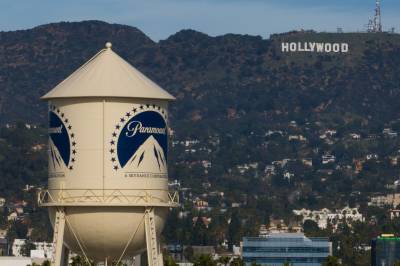 Dommer bremser Paramounts omstridte oppkjøp av Warner Bros.