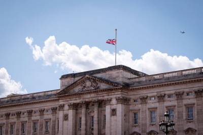 Flagget på halv stang på Buckingham Palace