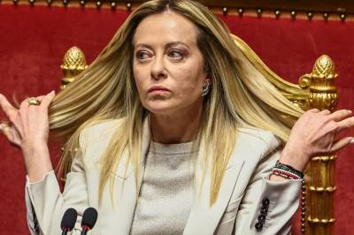 Hun er Trumps yndling. Iran-krigen gir henne trøbbel.