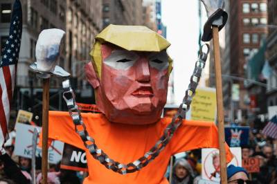 Protester mot Trump i gang i USA – arrangørene håper ni millioner vil delta