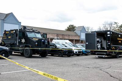 Angriper død etter å ha kjørt inn i synagoge i Michigan