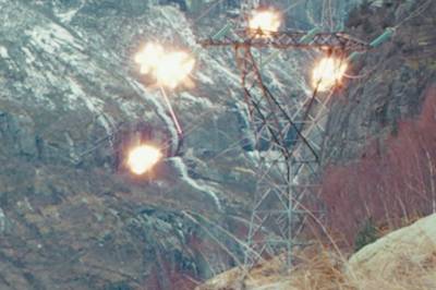 Sjå video: Her sprenger dei den gamle kraftlinja