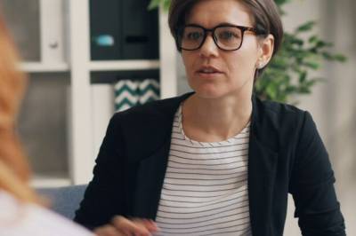Ikke alle som har psykiske plager får likt tilbud. Hva skal til for at terapeuter tar i bruk nye metoder?