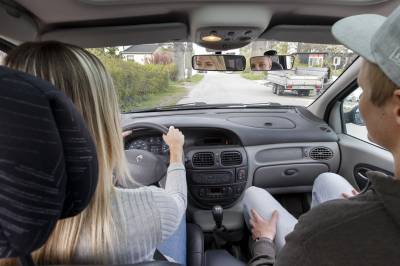 Stor utfartsdag: – La gjerne kvinnene ta over rattet