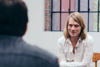 Kjendispsykologen er satt under administrasjon. Det er bra.