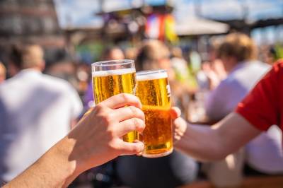 Soldater drikker alkohol