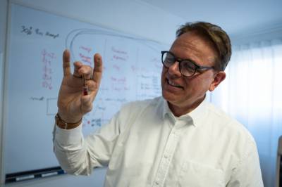 Mener legen bryter loven – legger ned klinikken i protest