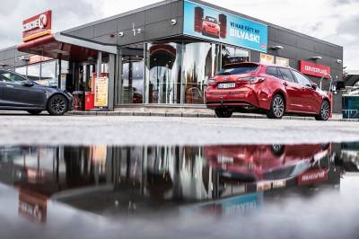 Detaljhandelen i Norge faller videre