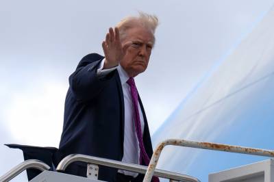 Trump: «Favoritten vil være å ta oljen i Iran»