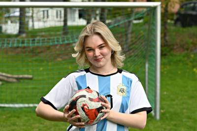 Elisabeth (24) inviterer folk fra 48 land til en prat