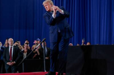 Et ras av nederlag for Trump de siste ukene. – Len dere tilbake, og slapp av.