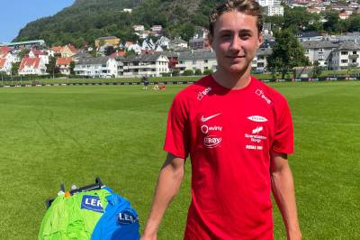 Faren var Brann-spiller. Nå går Brage i hans fotspor.