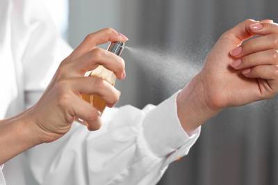 – Jeg sprayer meg seks-syv ganger om dagen