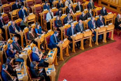 Mer representative representanter, takk