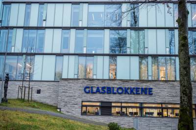 Her lå barselkvinnene på gangen. I etasjen over sto ti rom tomme.