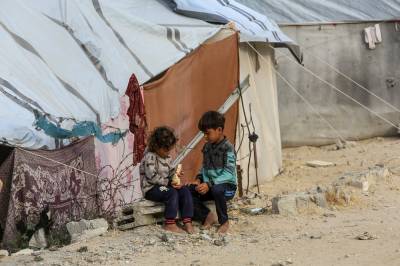 Tunge israelske bombardementer i Gaza dreper 60 mens våpenhvileforhandlingene nærmer seg