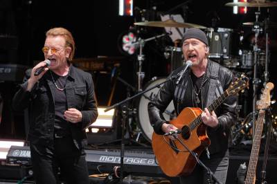 U2 slipper nytt album - med duett med Dolly Parton