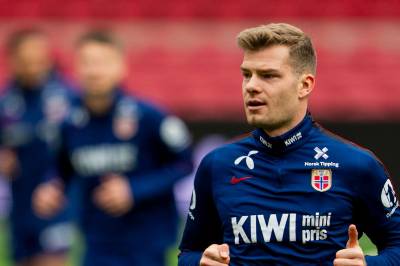 Se nå: Ståle Solbakken og Alexander Sørloth møter pressen
