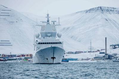 KrF-lederen vil ha militær opprustning av Svalbard