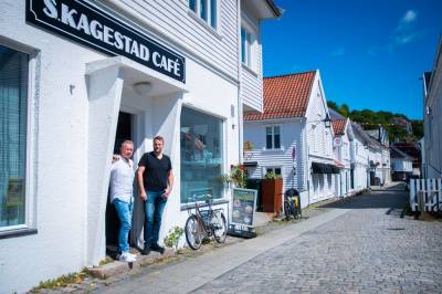 Sommertrafikk til lands og til vanns