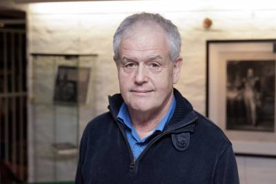 Kunsthandler stengt og bøtelagt: – Politiet har lagt livsverket mitt i grus