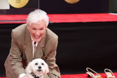 Glenn Close tok med lille Pip på stjernehyllest