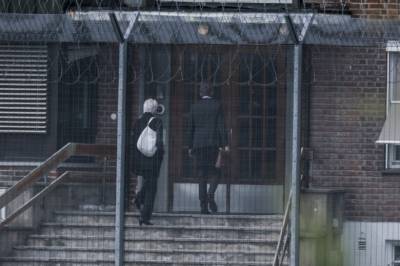 Ble ikke løslatt – reagerte med å slå i et skap