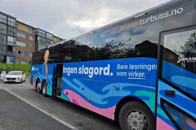 Erna-bussen kom som buss for tog: – Åh, gode gud!