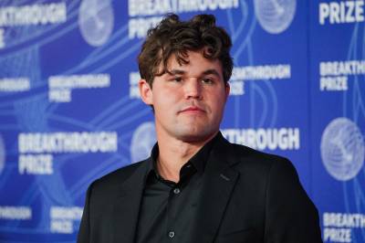 Carlsen til semifinale i esport-VM