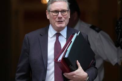 Statsminister Starmer i Storbritannia: – Beklager at så mange folk med makt sviktet dere