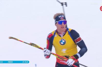 SE: Her kaster han stavene