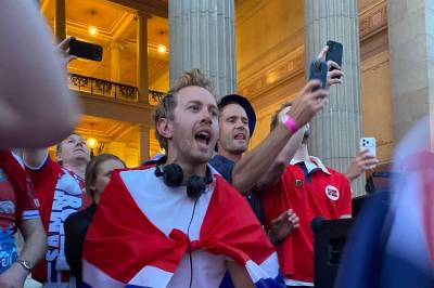 Dj-bord satt opp foran universitetet