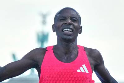 Sawe satte ny verdensrekord i maraton – førstemann under 2 timer