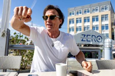Det kler ikke Petter Stordalen å være så blyg
