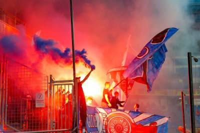 Norsk fotball får forlenget dispensasjon for pyrobruk – NFF setter ned bøtesatsene