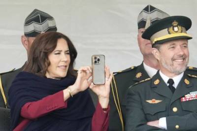 Tok frem telefonen
